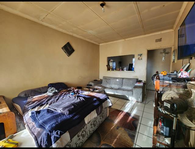 1 BEDROOM FLAT FOR SALE IN VANDERBIJLPARK CE 2
